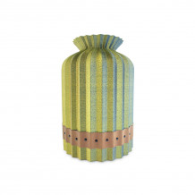 Jarrón Solenne | Diseño vertical con detalles en cuero