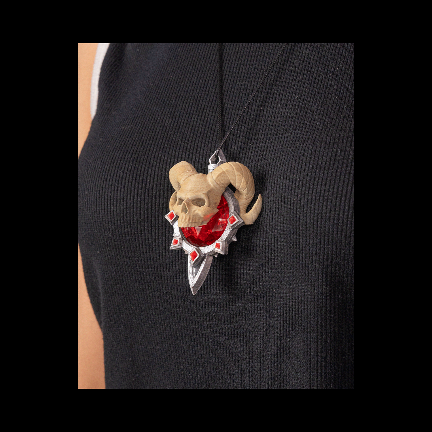 Colgante de calavera con cuernos Infernal Remnant