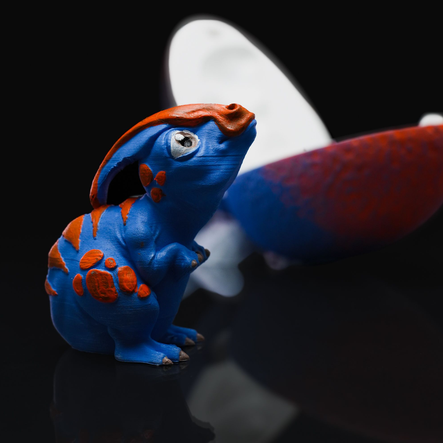 Figura decorativa con forma de huevo Parasaurolophus