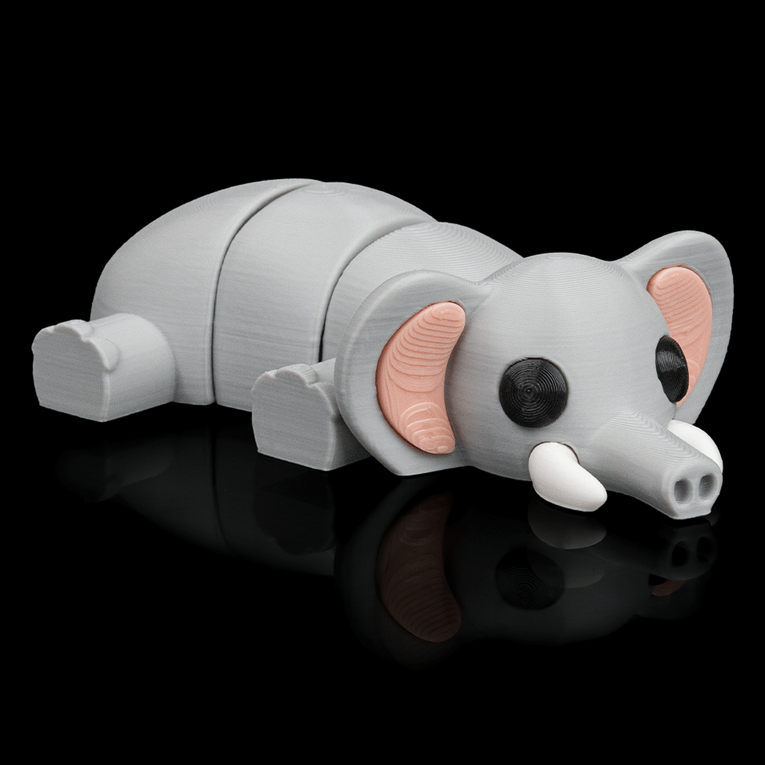 Llavero de elefante relajado