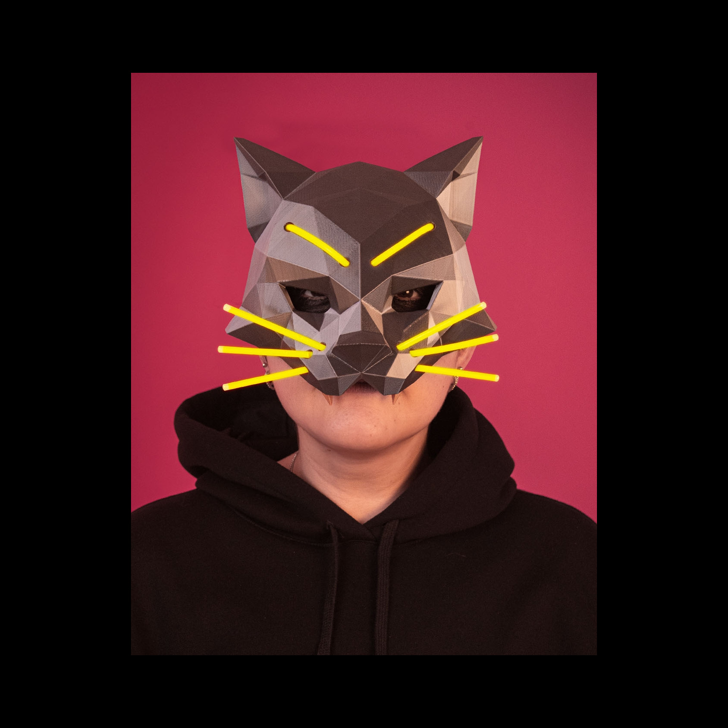 Máscara felina geométrica HexaCat