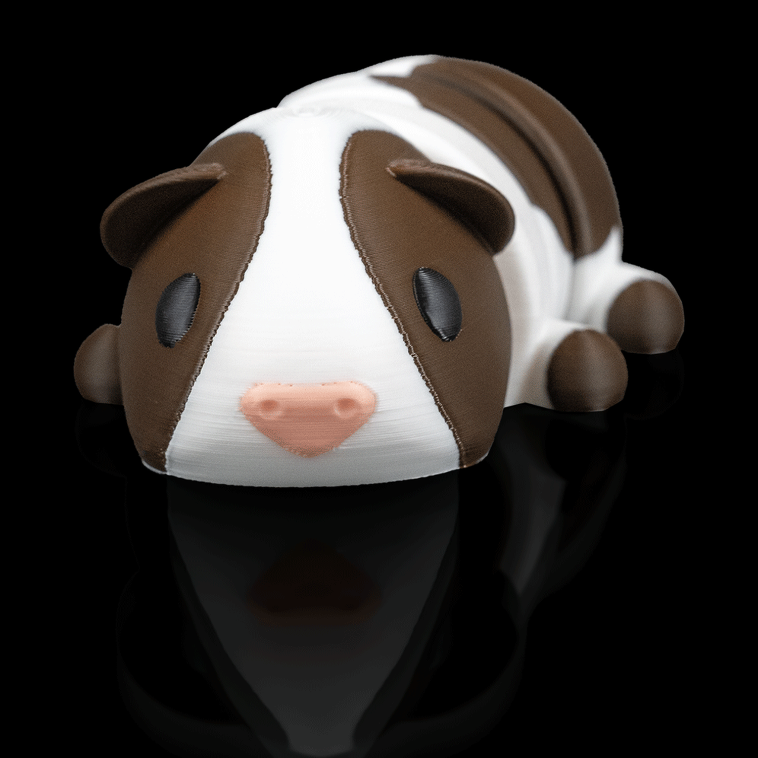 Llavero Guinea Pig in Field Nest