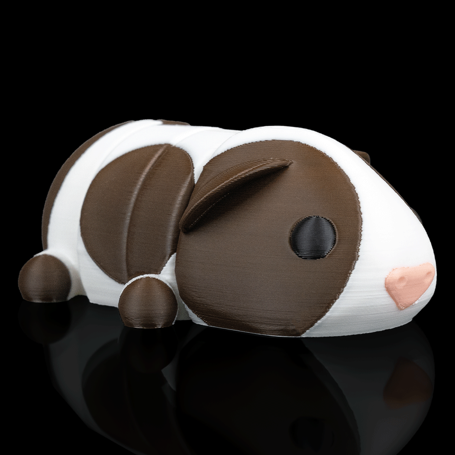 Llavero Guinea Pig in Field Nest