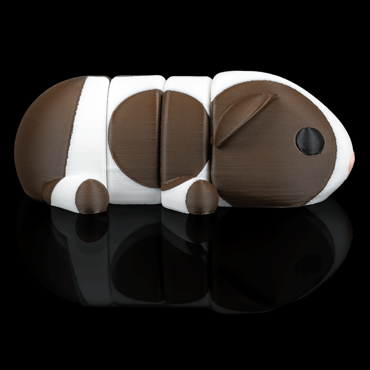 Llavero Guinea Pig in Field Nest
