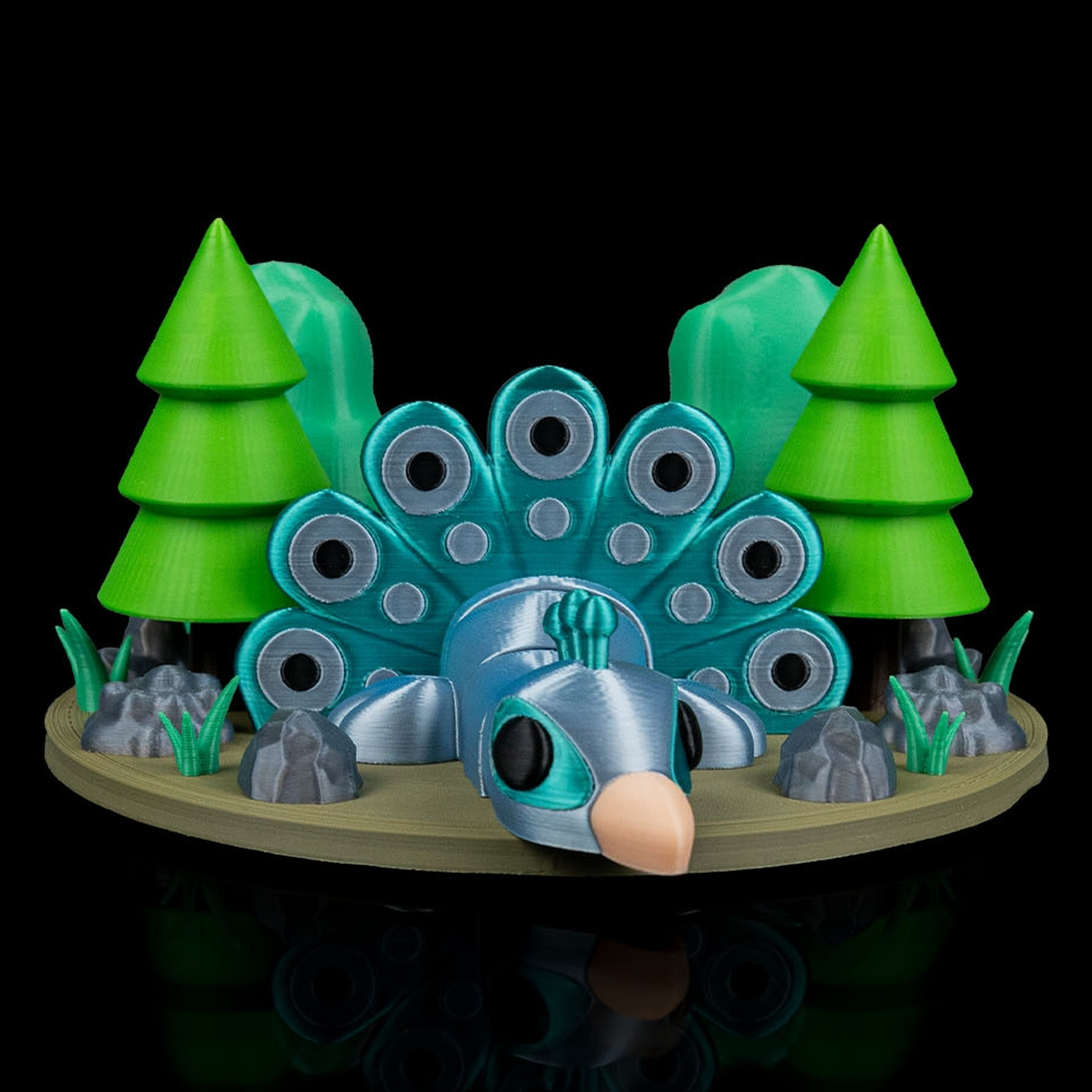 Llavero Peacock in Field Nest