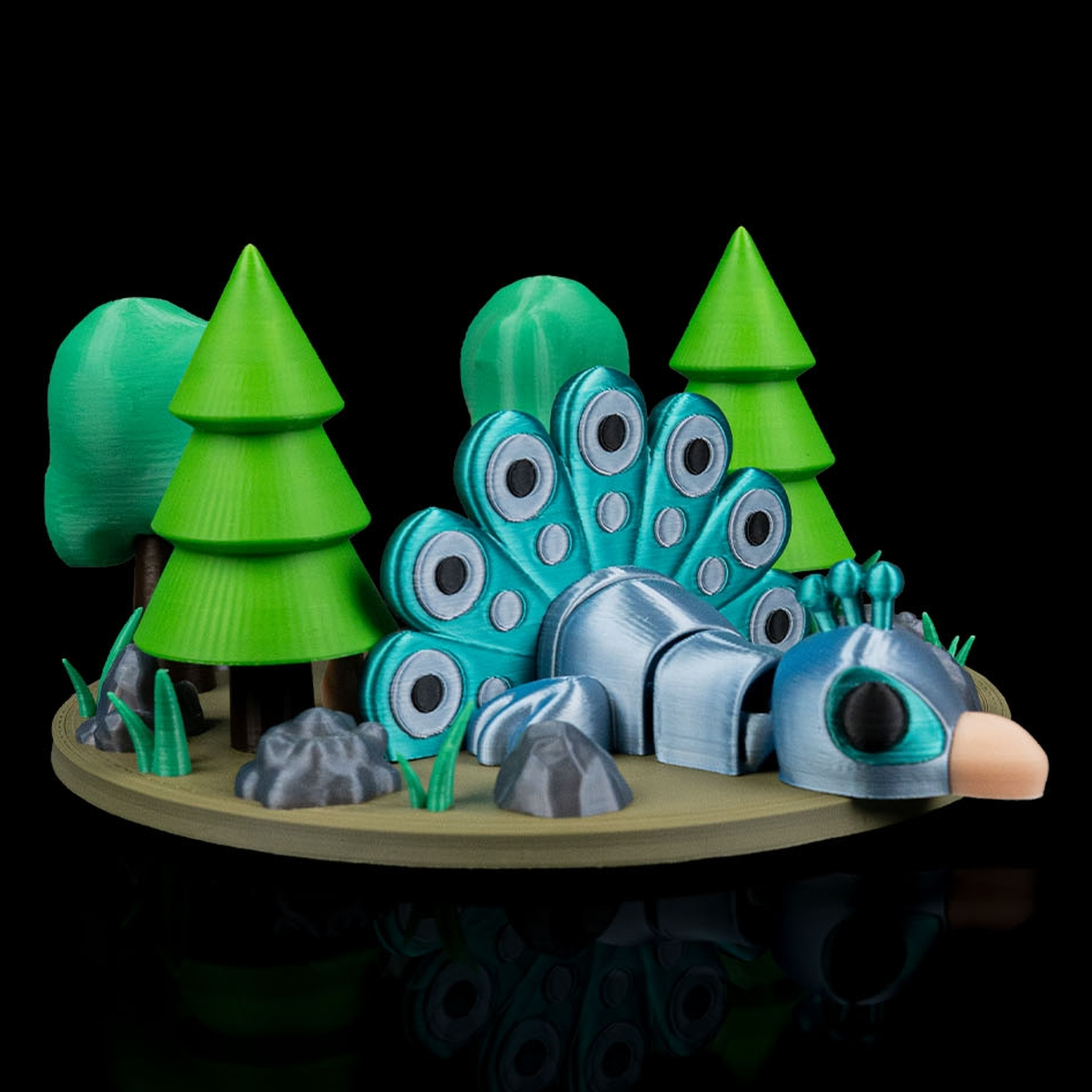Llavero Peacock in Field Nest