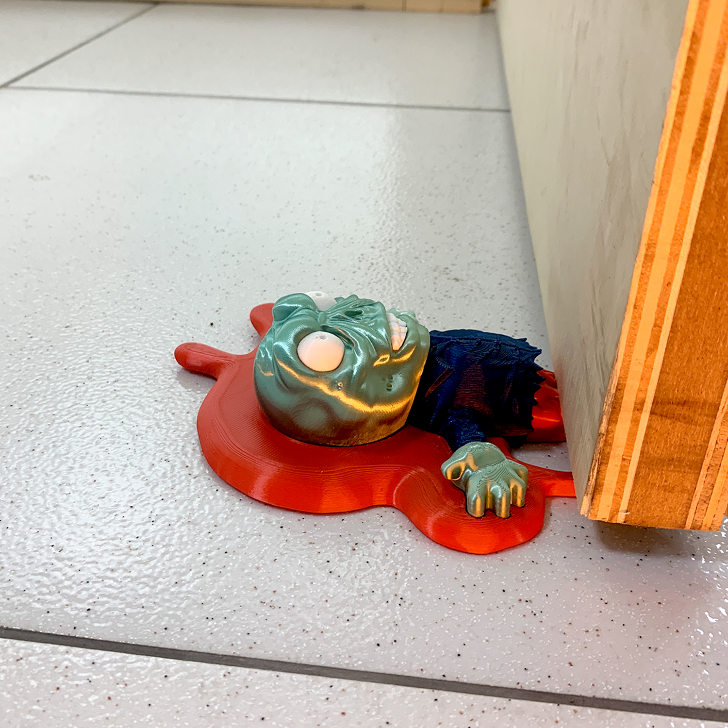 Tope de puerta Zombi