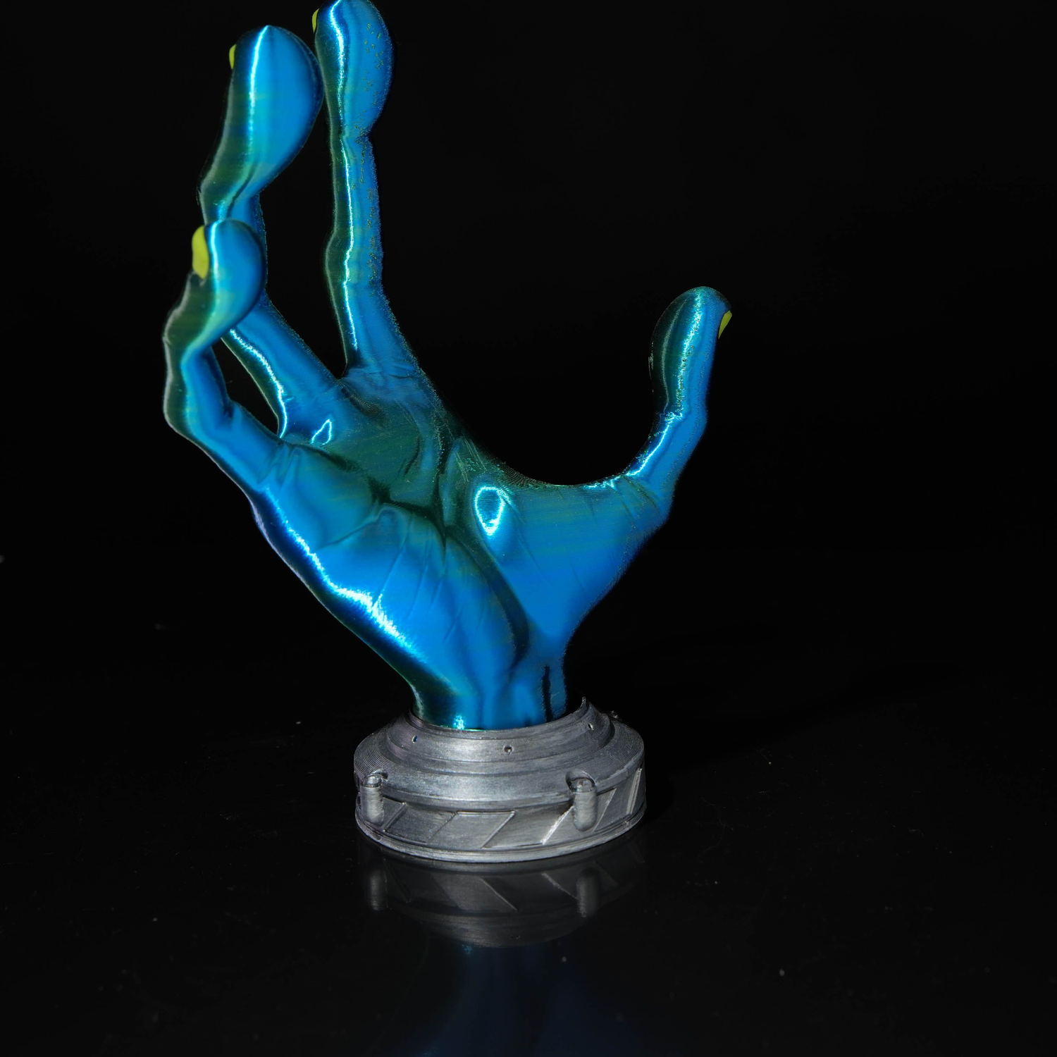 4-Finger Alien Hand Controller Holder