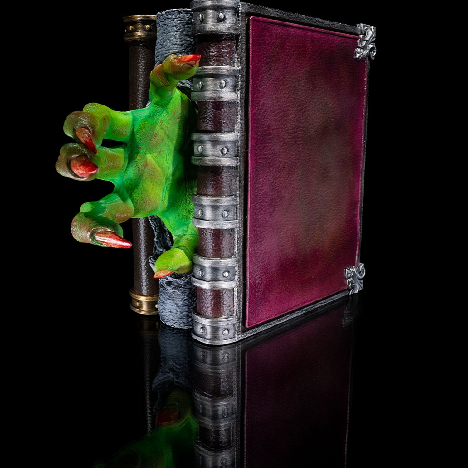 Creeping Out Book Nook
