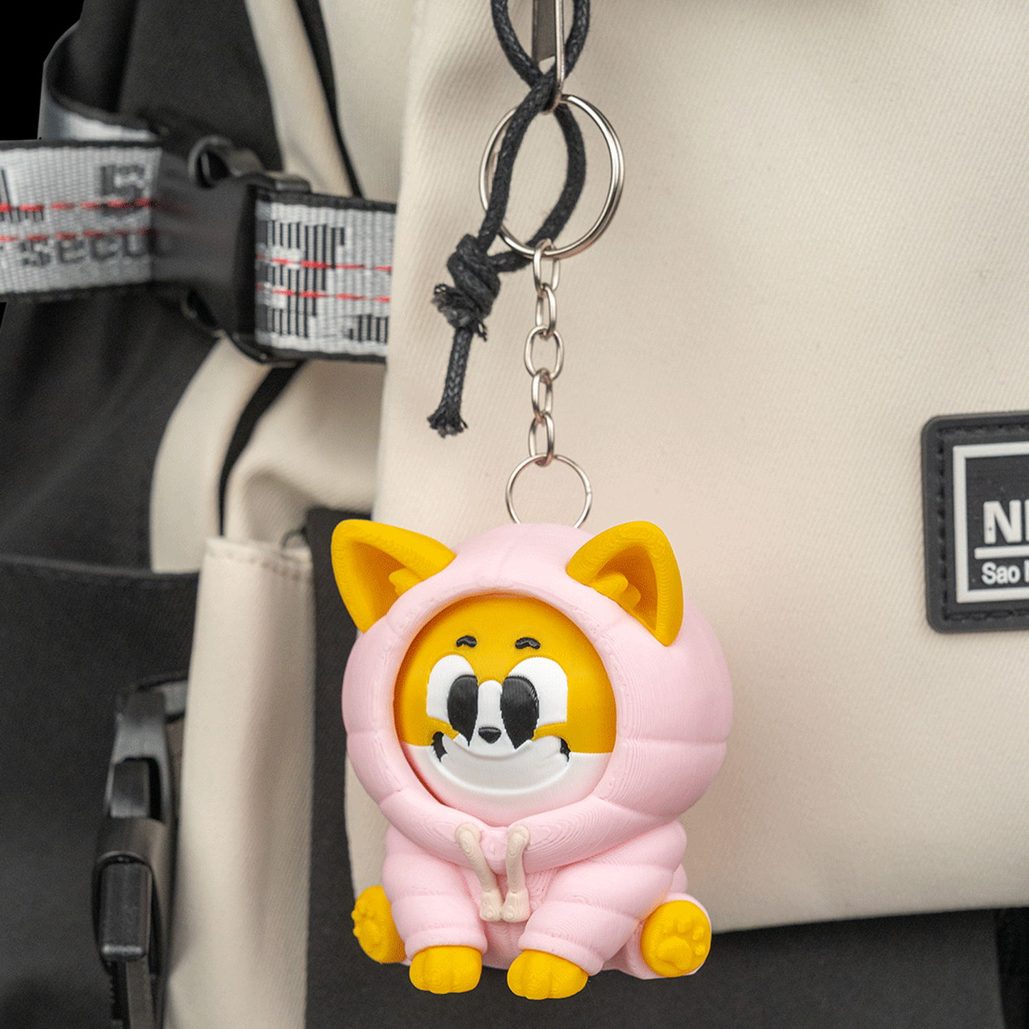Llavero Corgi con chaqueta acolchada