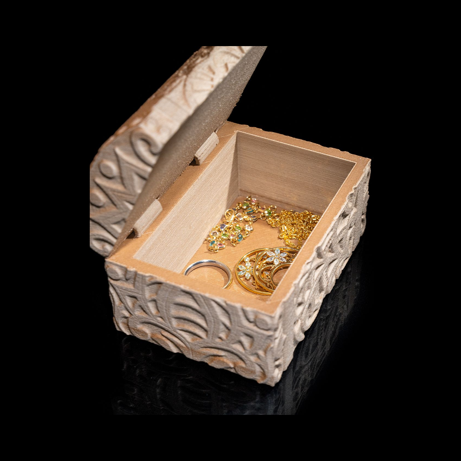 Caja Carved Jewelry