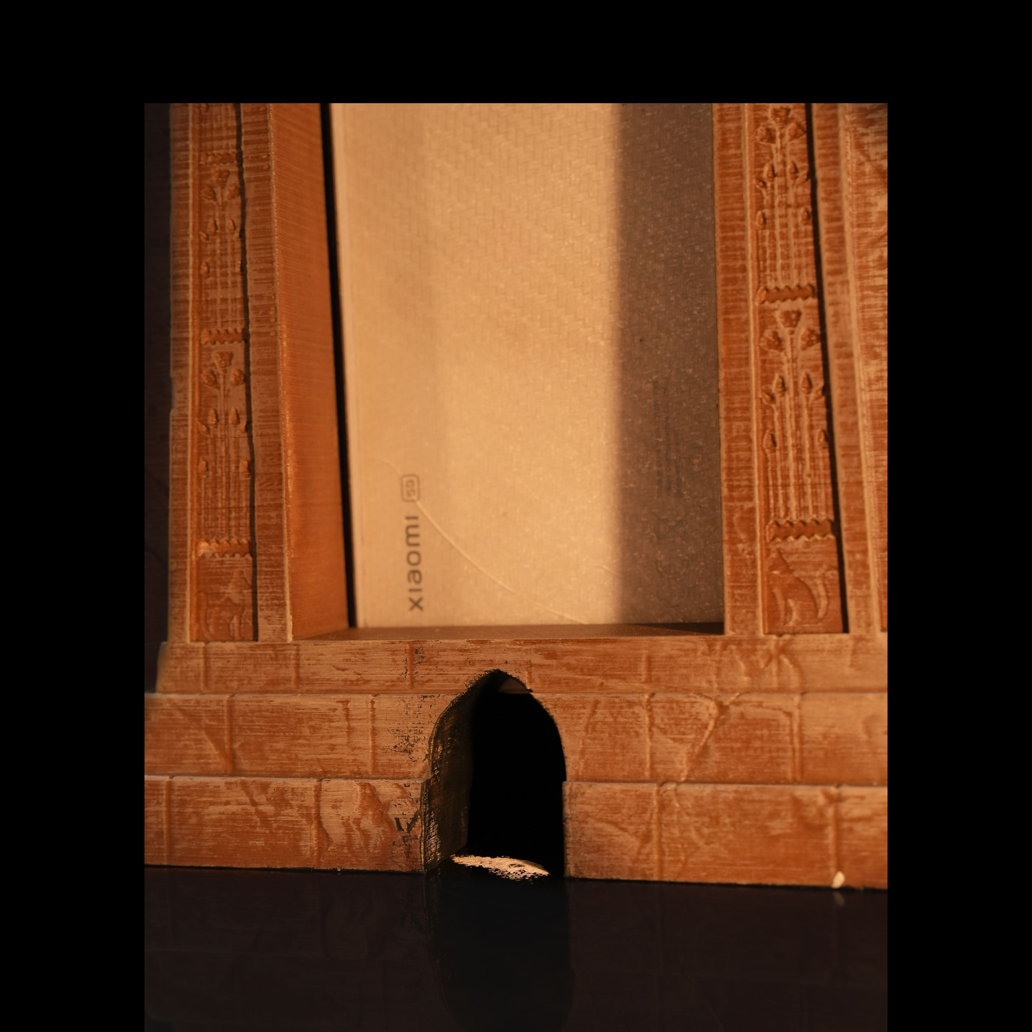 Soporte para móvil Mysterious Portal